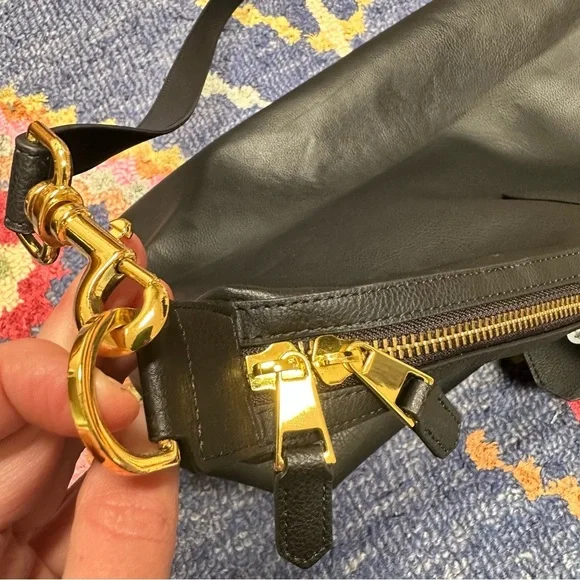 Limited Edition ORIBE Duffle Unisex Bag. Vegan Leather Black With Gold Hardware - Picture 4 of 15